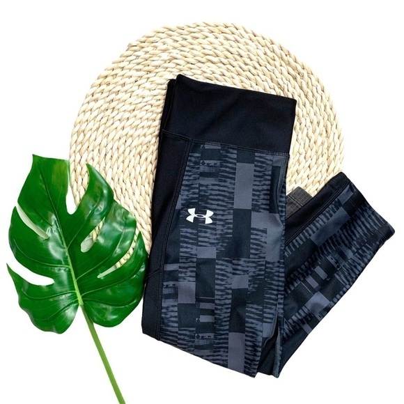 Under Armor Heat Gear Compression Cropped Legging - Picture 1 of 17